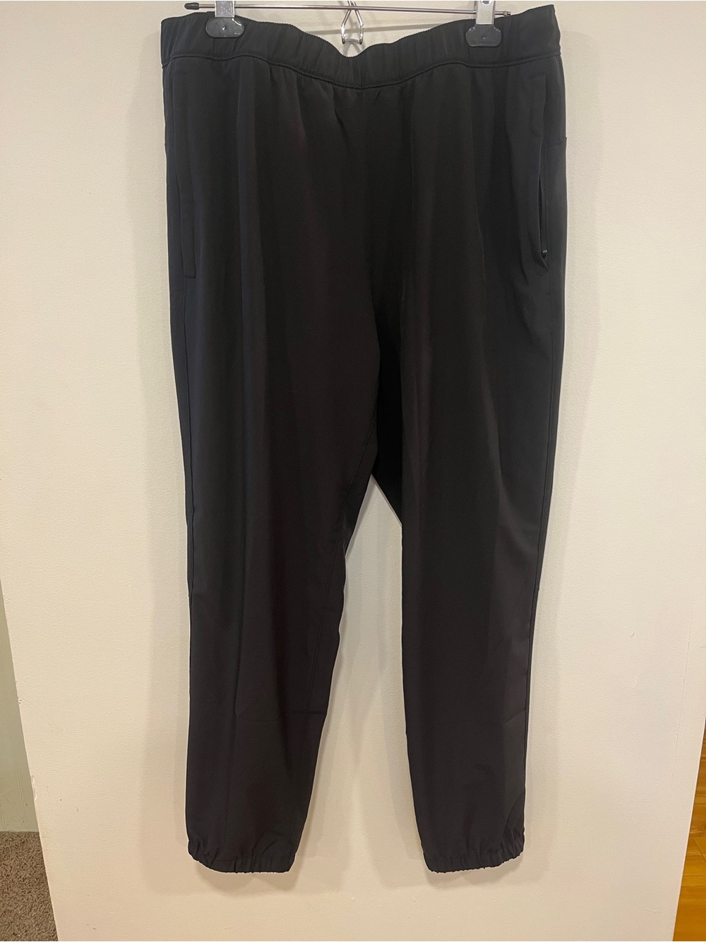 Old Navy lightweight quick dry Men's Black Joggers Elastic Waist zip pockets